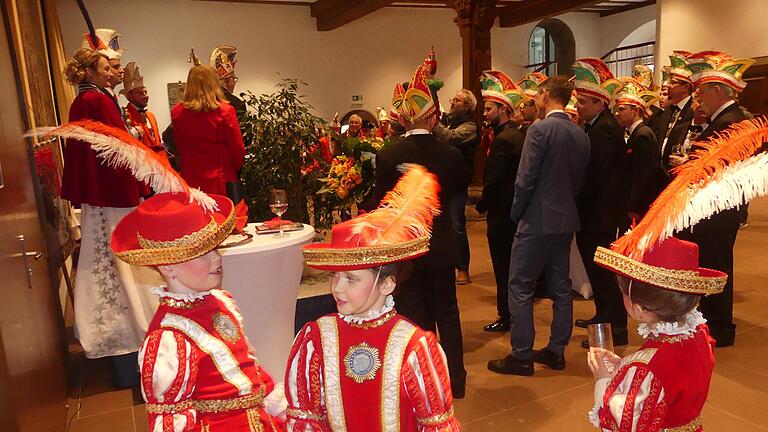 Nach dem närrischen Sturm auf die Schweinfurter Verwaltungszentrale wurde im Rathaus weitergefeiert.