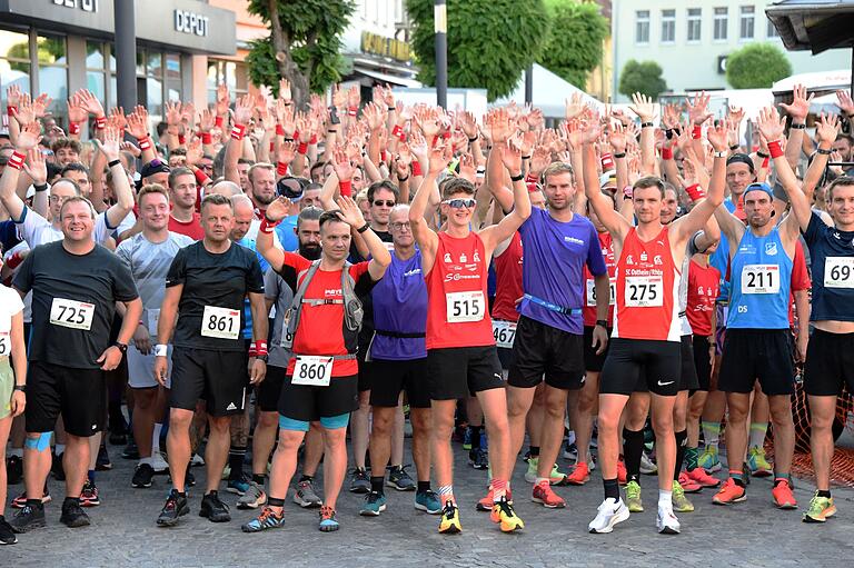 Vor dem Start des Hauptlaufs herrschte bei den Sportlerinnen und Sportlern gute Stimmung.