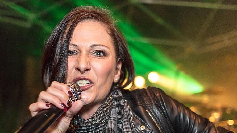Rockten das Publikum: Monkey Business mit Frontfrau Carina Rösch