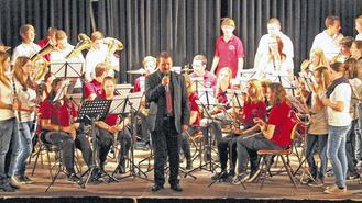 Umjubeltes Herbstkonzert: Das Jugendensemble Röttingen zeigte bei seinem Auftritt in der Burghalle, was es kann.