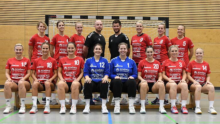 Die HSG Pleichach startet in der Saison 2022/23 in der Handball-Bayernliga. Hintere Reihe (von links): Viola Wolz, Maike Baur, Lea Brey, Co-Trainer Markus Münch, Trainer Andreas Trabold, Susanne Scheller, Verena Hofmann, Amelie Müller. Vorne: Ann-Kathrin Lang, Rebekka Hassler, Eva-Maria Bayer, Isabel Steppan, Lena Schürr, Kim Meßmer, Laura Sikora und Franziska Peter. Auch zur Mannschaft gehört Madeleine Henkel. Die HSG Pleichach startet in der Saison 2022/23 in der Handball-Bayernliga. Hintere Reihe (von links): Viola Wolz, Maike Baur, Lea Brey, Co-Trainer Markus Münch, Trainer Andreas Trabold, Susanne Scheller, Verena Hofmann, Amelie Müller. Vorne: Ann-Kathrin Lang, Rebekka Hassler, Eva-Maria Bayer, Isabel Steppan, Lena Schürr, Kim Meßmer, Laura Sikora und Franziska Peter. Auch zur Mannschaft gehört Madeleine Henkel.
