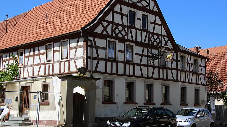 Das Goldene Lamm aus dem Jahr 1645 ist wohl das älteste Gasthaus der Gemeinde Schwebheim. Jetzt wird es in seiner historischen Bausubstanz erhalten.