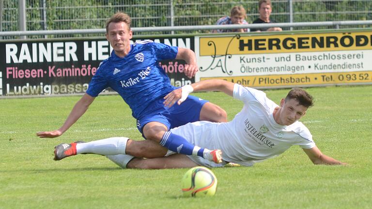 Doppeltorschütze für den TSV Lohr: Albert Grenz (hinten), hier auf einem Archivbild mit dem früheren Spieler des Würzburger FV, Elia Schoppel