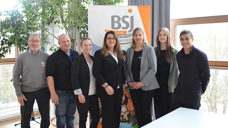 Die Vorstandschaft der Bayerischen Sportjugend&nbsp;Unterfranken (von links): Edwin Metzler (Schatzmeister), Christian Schmidt (Cyperkriminalität), Lena Braun&nbsp; (Jubi/AeJ), Ute Braun (Vorsitzende, Jugendsozialarbeit, PsG), Stefanie Scheer (stellvertretende Vorsitzende, Schule und Verein), Lea Scheer&nbsp; (Jugendsprecherin), Steffen Haase&nbsp; (Internationale Jugendarbeit).