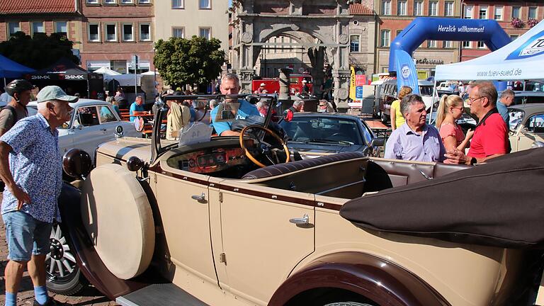 Fachsimpeln oder einfach nur staunen bei der Oldtimerschau am Sonntag - Fachsimpeln oder einfach nur staunen bei der Oldtimerschau am Sonntag Fachsimpeln oder einfach nur staunen bei der Oldtimerschau am Sonntag - Fachsimpeln oder einfach nur staunen bei der Oldtimerschau am Sonntag