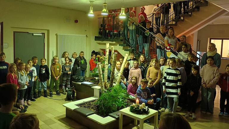 Adventsingen an der Sinngrund-Grundschule. Adventsingen an der Sinngrund-Grundschule.