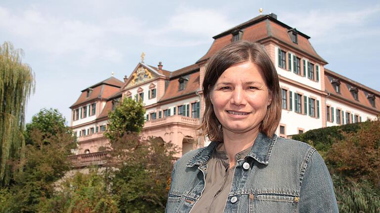 Manuela Rottmann von den Grünen vor dem Roten Schloss in Hammelburg. Foto: Ralf Ruppert       -  Manuela Rottmann von den Grünen vor dem Roten Schloss in Hammelburg. Foto: Ralf Ruppert