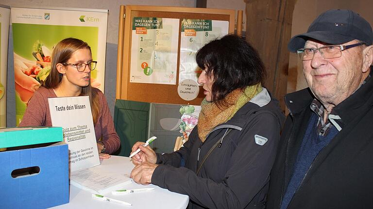 Wissen war beim Quiz an diesem Stand des Amtes für Ernährung, Landwirtschaft und Forsten gefragt.