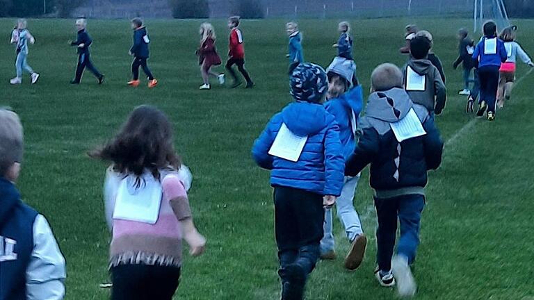 Beim Spendenlauf der Grundschule Bergtheim für den heimischen Wald.