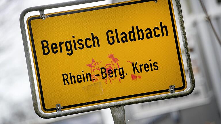 &nbsp;Im Zuge der Ermittlungen zum Missbrauchsfall von Bergisch Gladbach durchsuchte die Polizei am Dienstag bundesweit Wohnungen von 50 Tatverdächtigen. Die meisten Verdächtigen kommen aus Bayern.&nbsp;