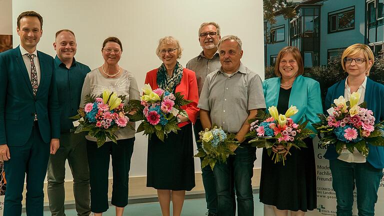 Im Bild (von links): Florian Töpper (Landrat), Daniel Stark (neuer 2. Vorsitzender), Irmgard Krammer (neue Vorsitzende), Lieselotte Feller (bisherige Vorsitzende), Wolfgang Schirmer (Geschäftsführer), Lothar Zachmann (bisheriger 2. Vorsitzender), Sabine Wolf (Kassenwartin), Melanie Roth (Schriftführerin).