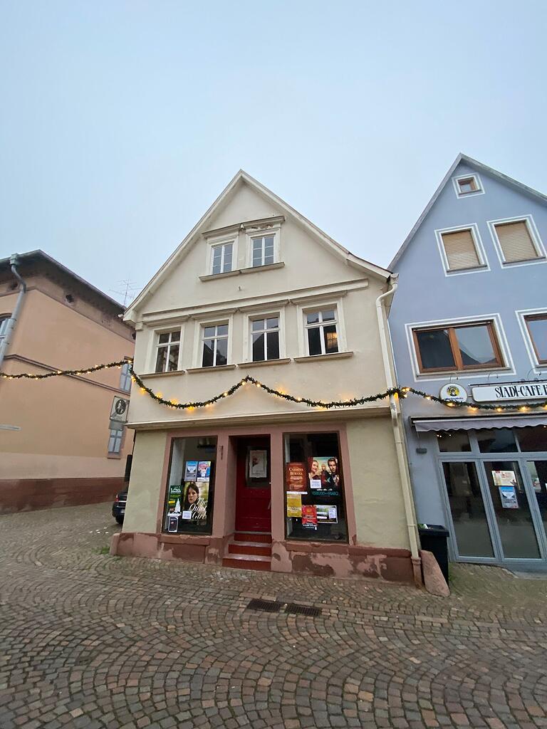 In diesem Haus in der Oberen Fußgängerzone in Lohr richtet Klavierbauer Jan Essert aktuell seine Werkstatt ein. In diesem Haus in der Oberen Fußgängerzone in Lohr richtet Klavierbauer Jan Essert aktuell seine Werkstatt ein.