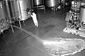 Sicherheitskamera       -  Aufnahme einer Sicherheitskamera: Im Lagerraum der Kellerei Bodegas Cepa 21 wird Wein verschüttet.