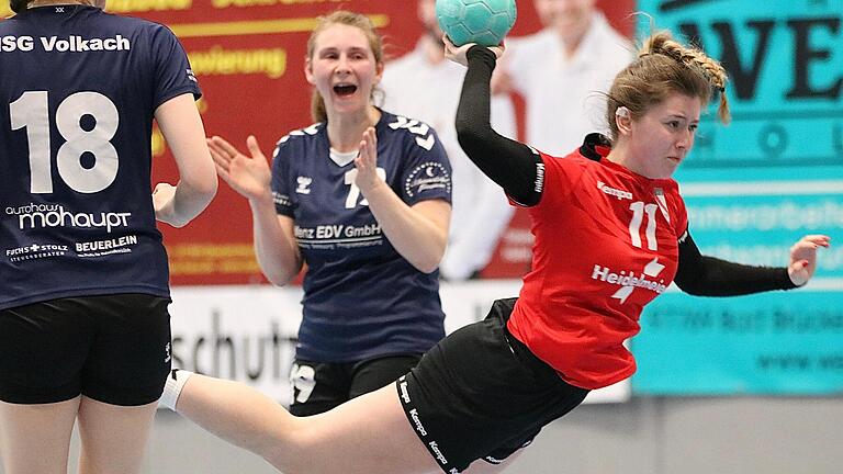 Im freien Fall: Dem Abstieg können die Sinnstädterinnen sportlich eigentlich nicht mehr entgehen, und doch stimmt die Einsatzbereitschaft der FC-Frauen mit Selina Vogler (am Ball). - Im freien Fall: Dem Abstieg können die Sinnstädterinnen sportlich eigentlich nicht mehr entgehen, und doch stimmt die Einsatzbereitschaft der FC-Frauen mit Selina Vogler (am Ball). Im freien Fall: Dem Abstieg können die Sinnstädterinnen sportlich eigentlich nicht mehr entgehen, und doch stimmt die Einsatzbereitschaft der FC-Frauen mit Selina Vogler (am Ball). - Im freien Fall: Dem Abstieg können die Sinnstädterinnen sportlich eigentlich nicht mehr entgehen, und doch stimmt die Einsatzbereitschaft der FC-Frauen mit Selina Vogler (am Ball).