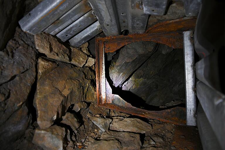 Blick in das ehemalige Alaunbergwerk im heutigen Bad Berneck im Fichtelgebirge. Blick in das ehemalige Alaunbergwerk im heutigen Bad Berneck im Fichtelgebirge. 