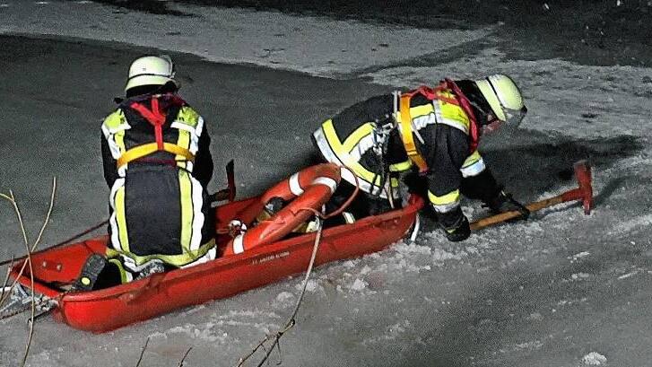 Die Schleifkorbtrage, eines der Rettungsgeräte der Feuerwehr.