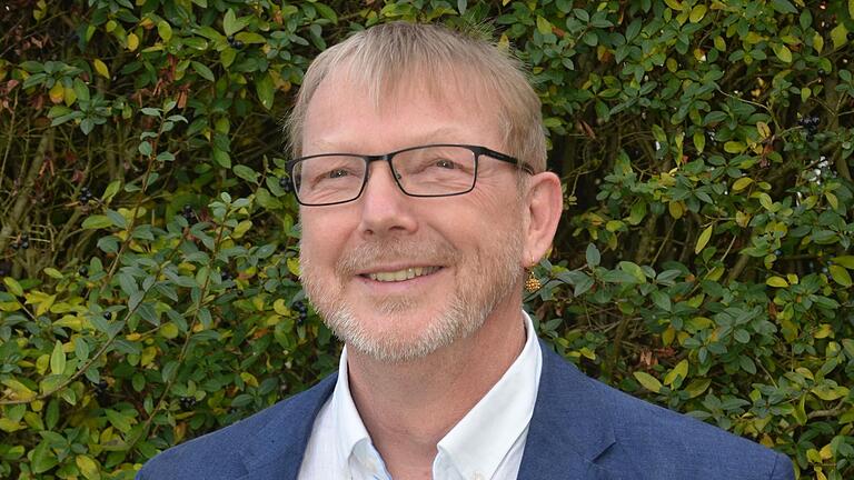 Der bisherige stellvertretende Bürgermeister Michael Röhm nimmt ab 1. Mai auf dem Chefsessel im Thüngersheimer Rathaus Platz. Der bisherige stellvertretende Bürgermeister Michael Röhm nimmt ab 1. Mai auf dem Chefsessel im Thüngersheimer Rathaus Platz.