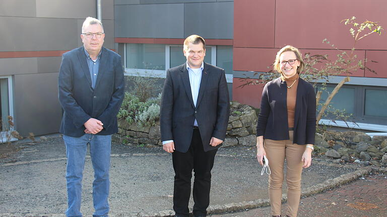 Auf dem Foto von links Klaus Schreck, Direktor Thomas Schlereth und Birgit Kreß.