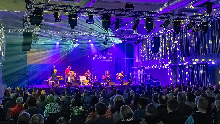 Dreiviertelblut: Volksmusik zwischen Rock und Jazz Dreiviertelblut: Volksmusik zwischen Rock und Jazz