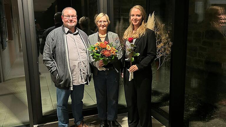 Dekan Uwe Rasp verabschiedete Helmtrud Hartmann in den Ruhestand und begrüßte gleichzeitig ihre Nachfolgerin Sabina Klüpfel (von links).