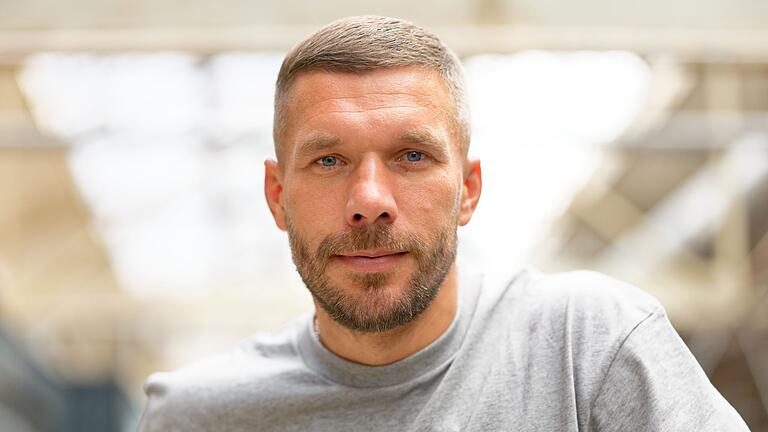 Fußballprofi Lukas Podolski       -  Ex-Fußballnationalspieler Lukas Podolski bescheinigt den Deutschen einen Hang zum Meckern.