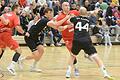 Nikola Becejac (am Ball, auf diesem Archivbild attackiert vom Anzinger Kreshnik Krasniqi/rechts) und sein TSV Lohr sind seit 12. Oktober in der Handball-Regionalliga ohne Punkt und empfangen am Samstag mit HT München ein Spitzenteam.