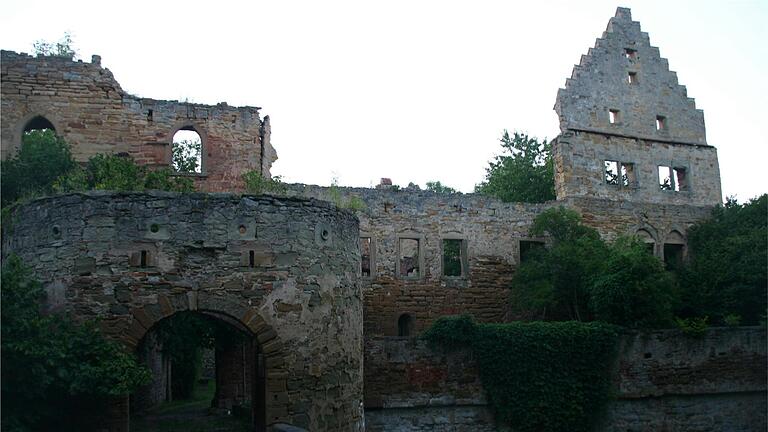 Das Wässerndorfer Schloss brannte am 5. April 1945 vollständig aus. Der Schlossruinenverein Wässerndorf gedenkt am 5. April der Geschehnisse vor 80 Jahren.