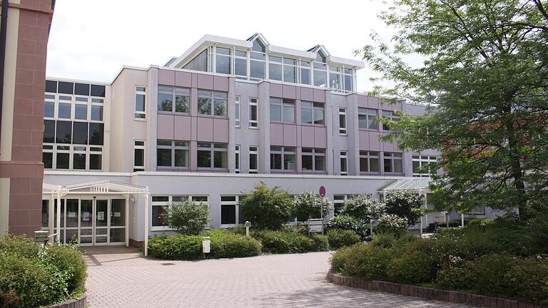 Auch zum künftigen Ärztehaus im ehemaligen Krankenhaus Karlstadt soll der Eingang vom Norden her erfolgen. Auch zum künftigen Ärztehaus im ehemaligen Krankenhaus Karlstadt soll der Eingang vom Norden her erfolgen.
