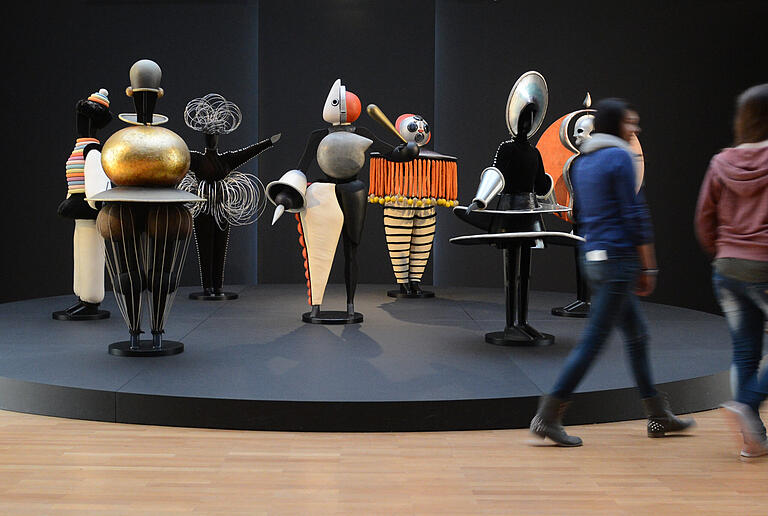 Das Triadische Ballett des Künstlers Oskar Schlemmer in der ständigen Sammlung der Staatsgalerie Stuttgart. Das Triadische Ballett des Künstlers Oskar Schlemmer in der ständigen Sammlung der Staatsgalerie Stuttgart.