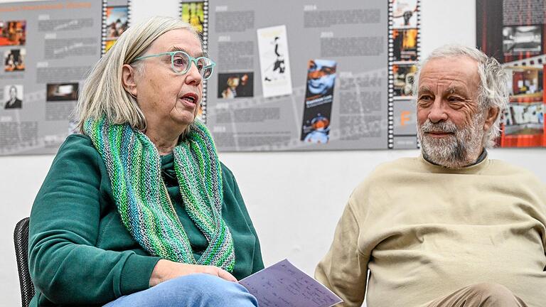 Bei einer Pressekonferenz stellten Birgit Pelchmann und Gerhard Suttner von der Filminitiative den Dokumentarfilm aus den 70er Jahren vor. Bei einer Pressekonferenz stellten Birgit Pelchmann und Gerhard Suttner von der Filminitiative den Dokumentarfilm aus den 70er Jahren vor.
