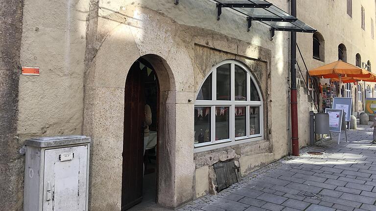 In Ochsenfurt eröffnet im Mai die sogenannte Zuckerstube. In den Gewölberaum in der Brückenstraße soll damit nach langem Leerstand wieder Leben kommen. In Ochsenfurt eröffnet im Mai die sogenannte Zuckerstube. In den Gewölberaum in der Brückenstraße soll damit nach langem Leerstand wieder Leben kommen.