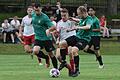 Gleich gegen zwei Bischofsheimer Gegenspieler (links Daniel Ciobota, rechts Reiko Glier) versucht sich hier Marc Hörnlein von der SG Brendlorenzen Windshausen durchzusetzen. Nach 0:1-Pausenrückstand gewann die Mannschaft um Trainer Matthias Petzold dank einer starken zweiten Halbzeit mit 4:1.