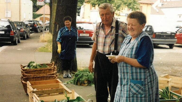 Große Auswahl reihenweise: So sieht bei den Bandorfs regionale Vermarktung aus. Das Bild stammt aus dem Jahre 2002.