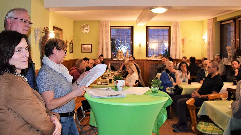 Europa war das große Thema beim politischen Aschermittwoch der Grünen am Mittwochabend in Lohr-Sendelbach. Neben Kerstin Celina, Gerhard Kraft und Bärbel Imhof (von links) sprach auch Lohrs Bürgermeister Mario Paul zu den rund 40 Zuhörern.