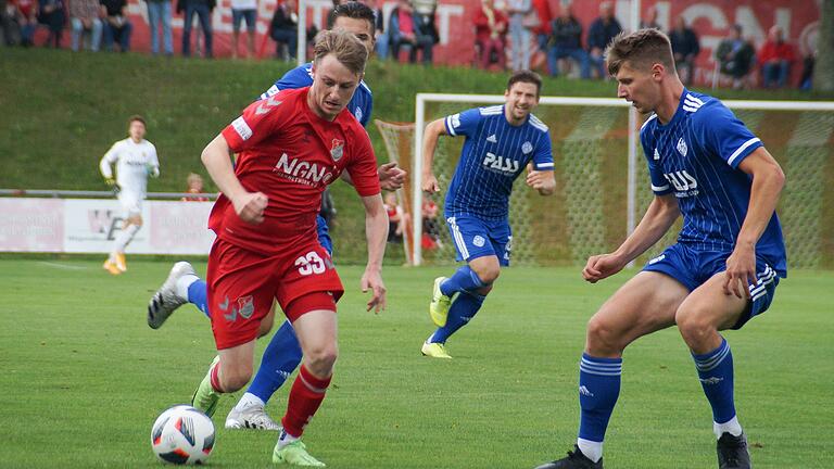 Joshua Endres (am Ball) erzielte gegen Viktoria Aschaffenburg seine ersten beiden Pflichtspieltreffer im TSV-Trikot und dürfte auch in Buchbach ein Kandidat für die Startelf sein.