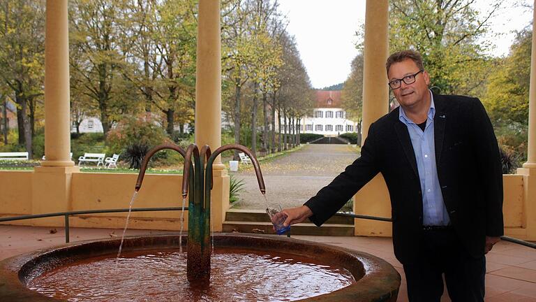 Dr. Gero Beckmann trinkt aus der Stahlquelle in Bad Bocklet. Werner Vogel - Dr. Gero Beckmann trinkt aus der Stahlquelle in Bad Bocklet. Werner Vogel Dr. Gero Beckmann trinkt aus der Stahlquelle in Bad Bocklet. Werner Vogel - Dr. Gero Beckmann trinkt aus der Stahlquelle in Bad Bocklet. Werner Vogel