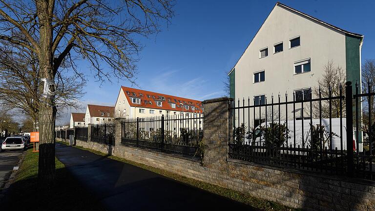 Ein Würzburger Vermieter rechnet seit Jahren falsche Quadratmeterzahlen beim Jobcenter ab. Die Behörden scheinen Hinweise auf Auffälligkeiten zu ignorieren.