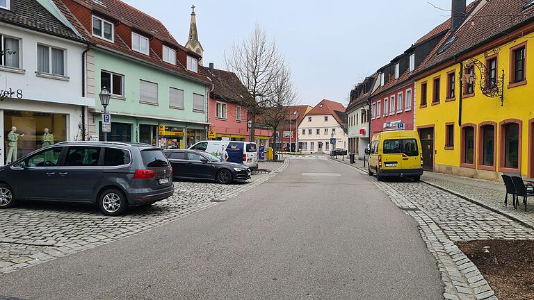 Höhere Parkgebühren in Volkach: Voraussichtlich ab September dieses Jahres kosten 30 Minuten 50 Cent, 60 Minuten 1 Euro, 90 Minuten 1,50 Euro und 120 Minuten 2 Euro. Höhere Parkgebühren in Volkach: Voraussichtlich ab September dieses Jahres kosten 30 Minuten 50 Cent, 60 Minuten 1 Euro, 90 Minuten 1,50 Euro und 120 Minuten 2 Euro.