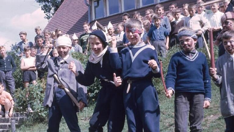 Das Foto aus den 1950ern beweist: Damals gab es einen wahren Run auf einen Platz auf dem Bauersberg.