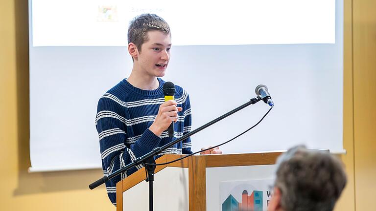Julian Bier findet, dass politische Bildung in Schulen zu kurz kommt.&nbsp;