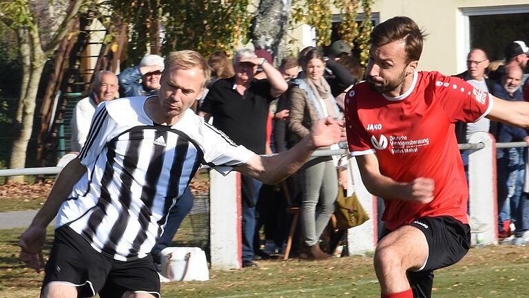 Einen 4:0-Sieg feierten Matthias Schmitt (links) und die SG Untertheres/Ottendorf über die SG Rügheim/Mechenried.