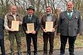 Der 1. und 2. Schützenmeister des Schützenvereins Wiesenbronn Frank Gebert (links) und Marco Dürner (rechts) ehrten langjährige Mitglieder (von links): 40 Jahre Mitgliedschaft Fritz Popp, 50 Jahre Mitgliedschaft Hans Kreßmann und Reinhard Fröhlich.