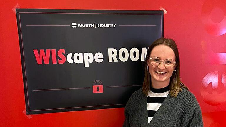 Mit WIScape die Würth Industrie Service spielerisch kennenlernen und entdecken; im Bild: Lisa Ulsamer, Studierende und Mitglied der Projektgruppe.