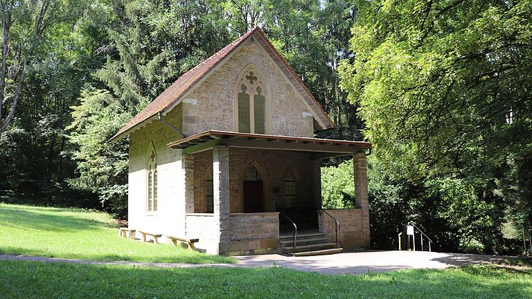 Dem Pfarrer ein Dorn im Auge: Terzenbrunn bei Bad Kissingen. - Dem Pfarrer ein Dorn im Auge: Terzenbrunn bei Bad Kissingen. Dem Pfarrer ein Dorn im Auge: Terzenbrunn bei Bad Kissingen. - Dem Pfarrer ein Dorn im Auge: Terzenbrunn bei Bad Kissingen.
