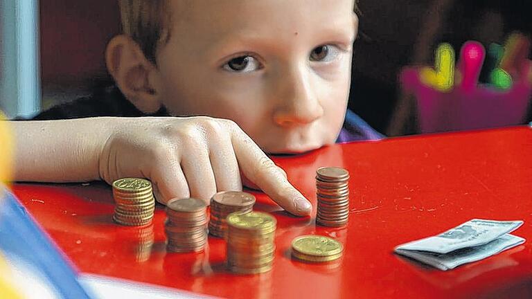 Geld fürs &bdquo;Mäuse-Konto&ldquo;: Deutschland Banken gehen immer früher auf Kudenfang. Im Visier: die Taschengeld-Milliardäre.