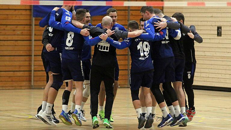 Freude beim TV Oberndorf nach dem Sieg im Achtelfinal-Rückspiel in den Play-offs gegen den Nord-Vertreter TSV LoLa Freude beim TV Oberndorf nach dem Sieg im Achtelfinal-Rückspiel in den Play-offs gegen den Nord-Vertreter TSV LoLa