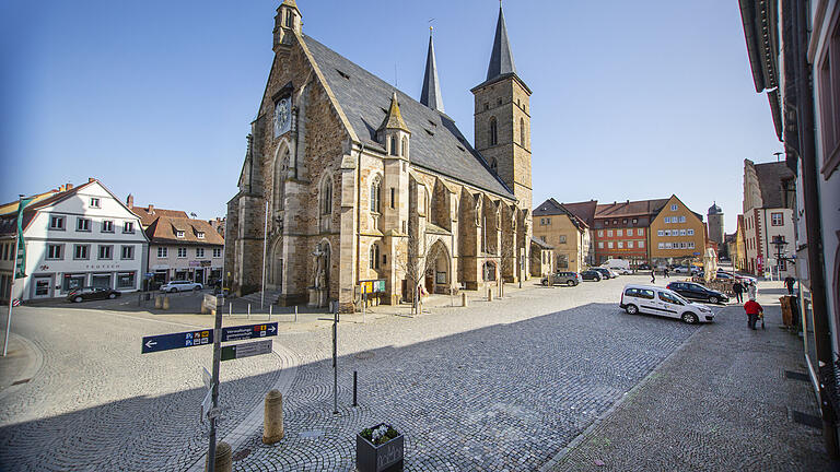 Der Marktplatz von Gerolzhofen: Neben dieser analogen Variante soll demnächst im Internet Gerolzhofen auch als digitale Einkaufsstadt entstehen. Auf einer zentralen Plattform sollen zahlreiche Informationen abrufbar sein.&nbsp;