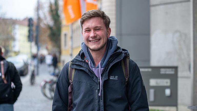 Moritz Reuter sieht im Periodenurlaub keinen Nachteil für Unternehmen - im Gegenteil. Moritz Reuter sieht im Periodenurlaub keinen Nachteil für Unternehmen - im Gegenteil.