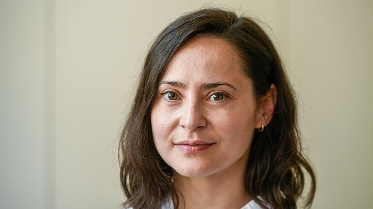 Julia Ernst ist Sozialrechtsvertreterin beim Sozialverband VdK in Würzburg, der Menschen mit Problemen im Sozial- und Gesundheitsbereich berät. Julia Ernst ist Sozialrechtsvertreterin beim Sozialverband VdK in Würzburg, der Menschen mit Problemen im Sozial- und Gesundheitsbereich berät.