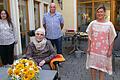 Die 3. Bürgermeisterin von Mellrichstadt, Nicole Seemann, überbrachte im Namen der Stadt Lina Schultze im Niklasheim die Glückwünsche zum 90. Geburtstag. Mit im Bild Tochter Susanne und Sohn Ralf.